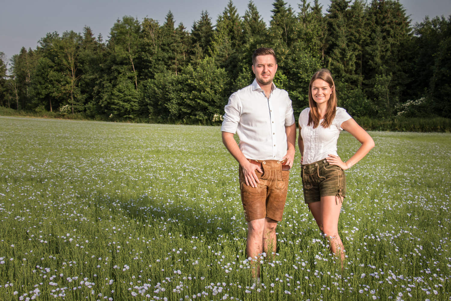 Familie Zehetner auf ihren Feldern.